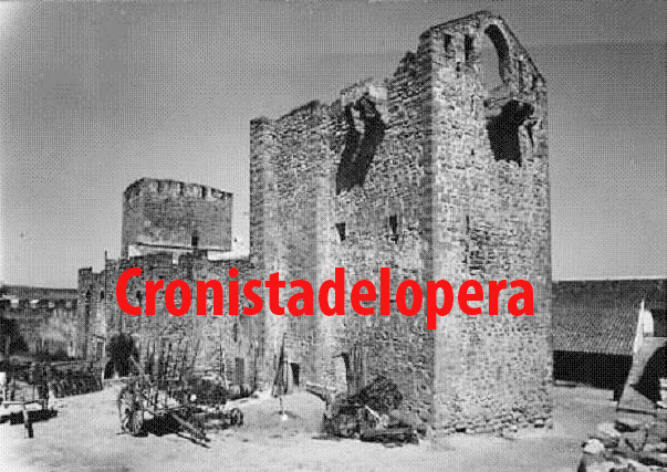 El interior del Castillo-Fortaleza de Lopera en 1953