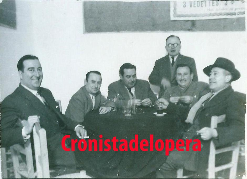 Grupo de Loperanos de Tertulia en la célebre "La Jaula" de Manuel Ruiz Haro. Años 50
