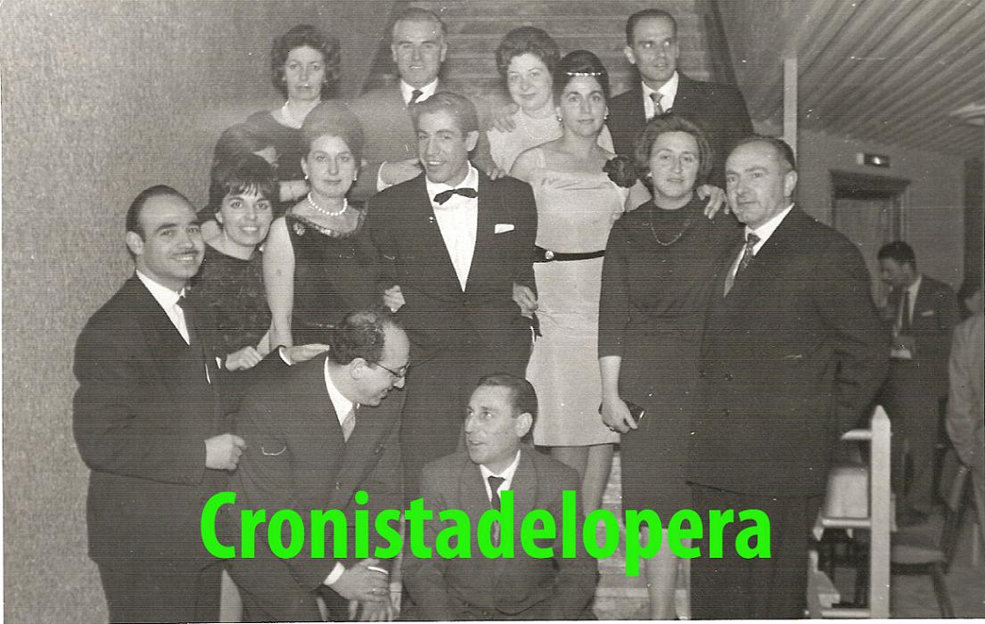Loperanos en la presentación en Madrid del artista loperano Benito Casado "El Cholo" en Marzo de 1962