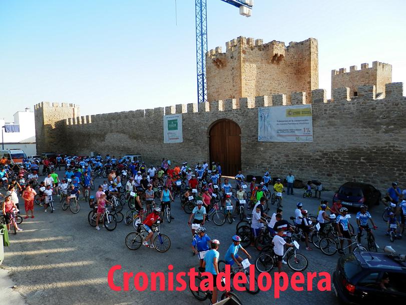Un total de 156 corredores de todas las edades participan en el II Día de la Bicicleta "Villa de Lopera"