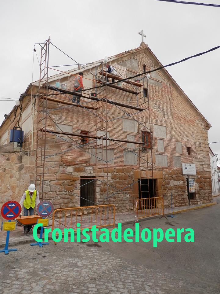 Se reanudan las obras de restauración en la fachada principal de la Casa de la Tercia de Lopera