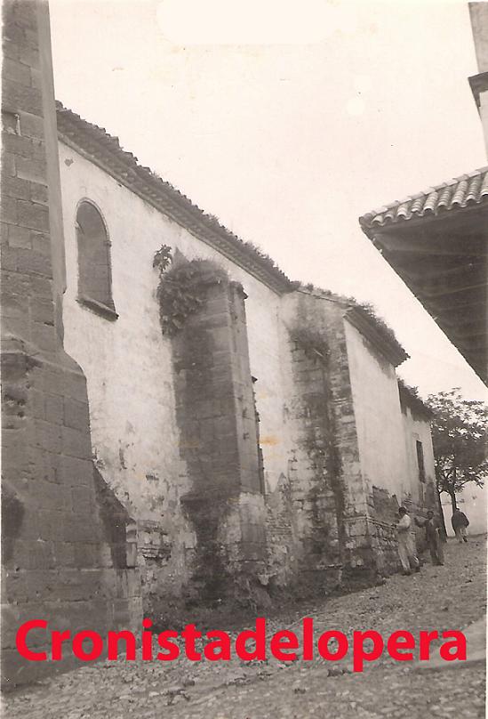 La calle Iglesia de Lopera tras la Guerra Civil en 1942