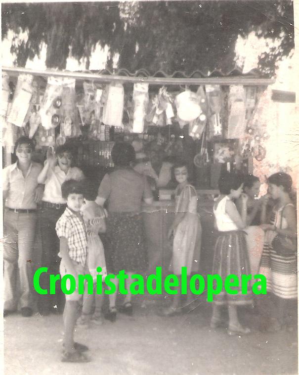 El Kiosco de pipas y chucherías de Carlos Gómez en el Paseo de Colón