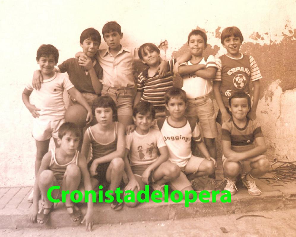 El equipo de fútbol del Barrio del Paseillo en 1982