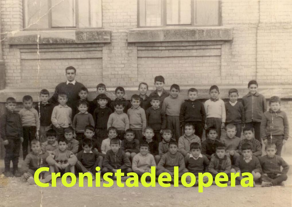 Grupo de alumnos con D. Rafael Callado Díaz. Curso 196465