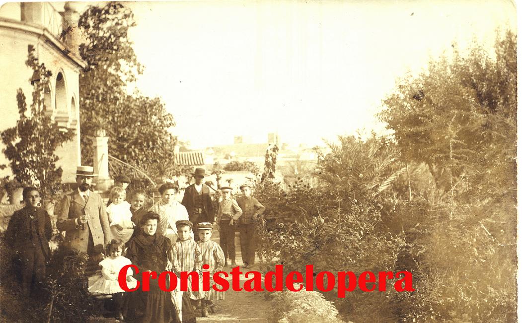 La Familia Espín García en los jardines de la Huerta Moreno en 1930