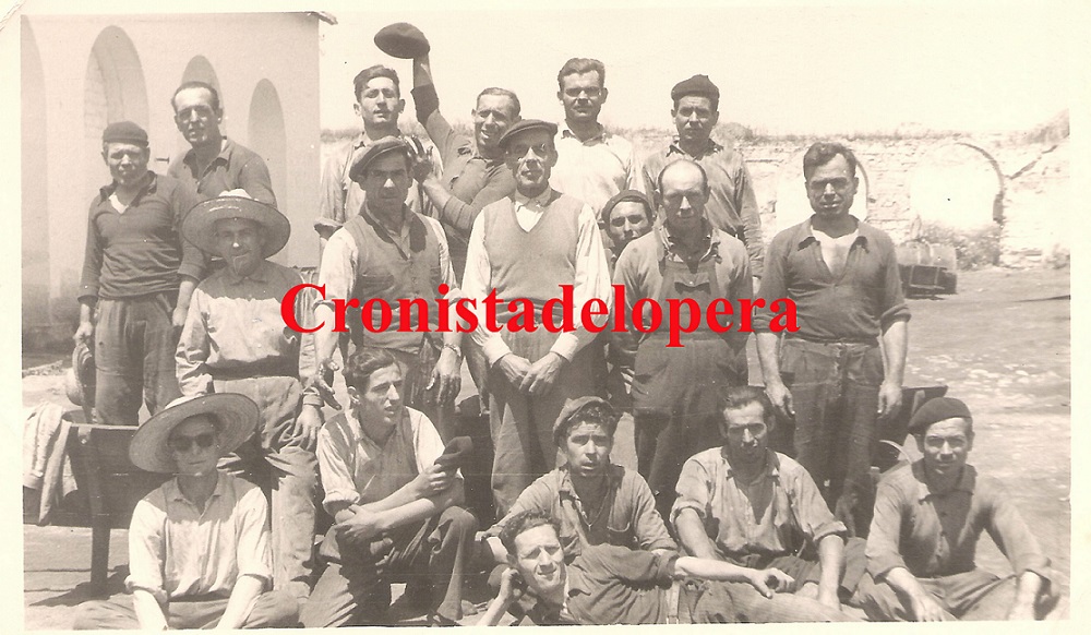 Grupo de Loperanos que trabajaron en la Fábrica de Hijos de Daniel Espuny. Lopera 1957