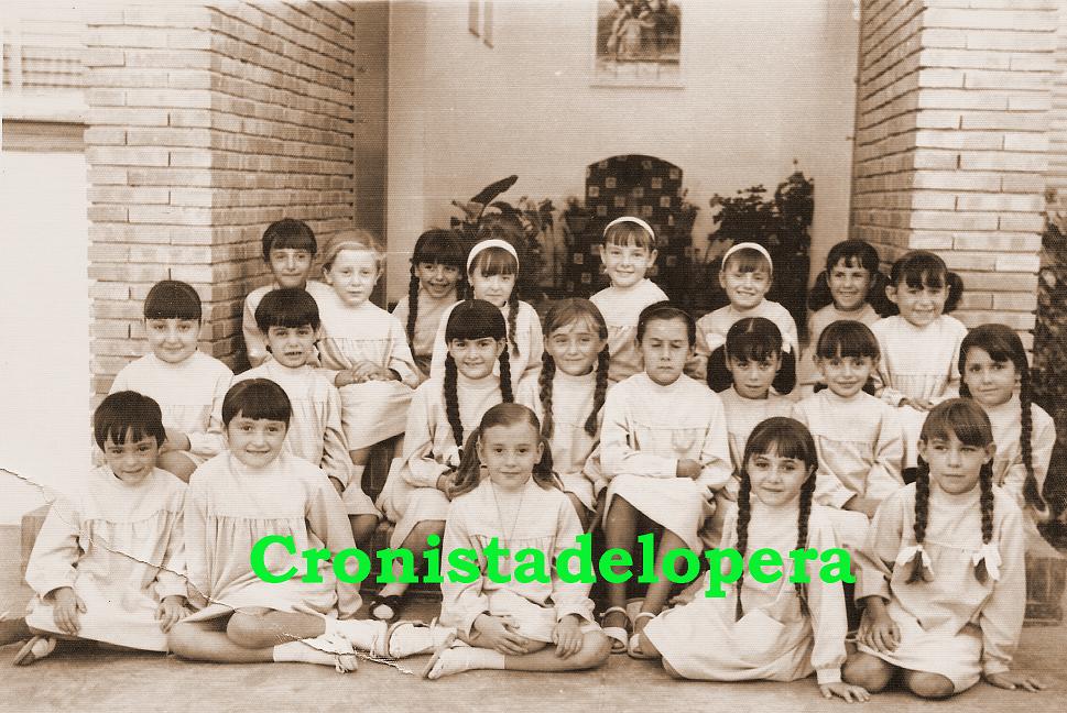 Grupo de Alumnas del Colegio Sagrado Corazón de Jesús de las Hermanas de la Cruz. Lopera 1968