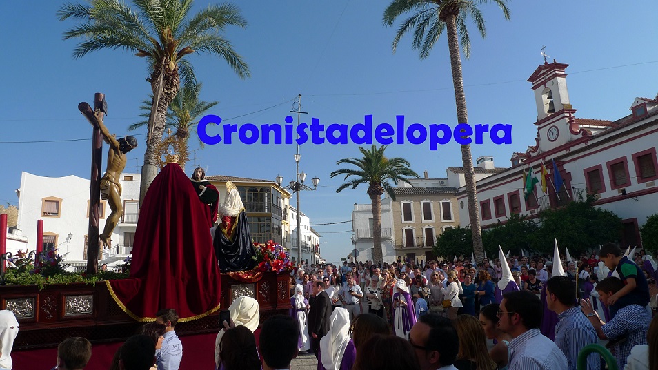 El Cristo de la Expiración y la Soledad hicieron su estación de penitencia el Viernes Santo por la tarde con los sones de la Banda de Tambores y Cornetas de Juan Alcalá
