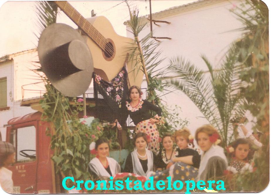 Loperanas en una carroza en la Romería de San Isidro del año 1977. De izquierda a derecha: Carmen Hueso, Mari Carmen Alcalá, Josefina Peláez, Amalia Bueno, Luisa Bueno y Paqui Izquierdo.