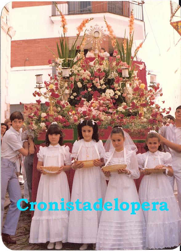 Niñas de Primera Comunión en la Procesión del Corpus año 1983. De izquierda a derecha: Maria Luisa Pedrosa, Marga Pantoja, Maria José López y Mari Loli Sánchez