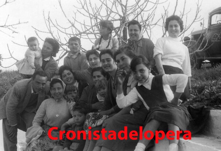 Grupo de loperanos de excursión en los Pozos de Talero de Lopera en el año 1958
