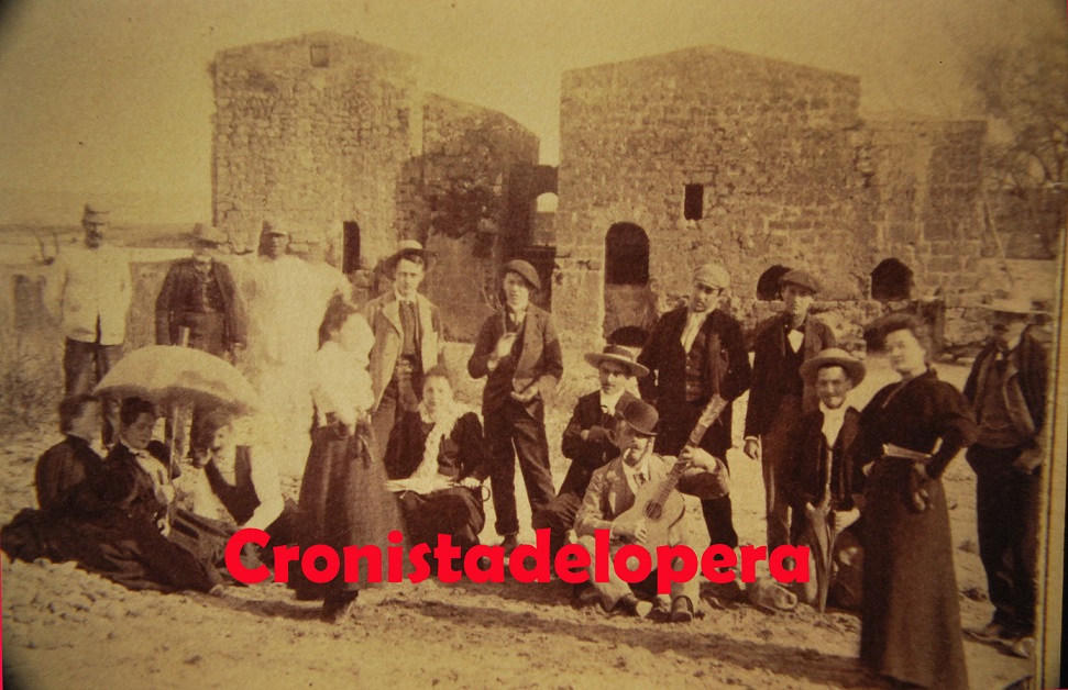 Grupo de Loperanos de excursión en la presa de Casas Nuevas en Marmolejo. Año 1920