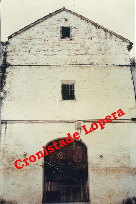 Portada principal de la Ermita de la Magdalena ubicada en la Avda de Andalucia, 4 de Lopera antes de ser convertida en cochera
