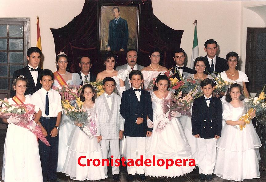 Reina y Damas de Honor Mayores de la Feria de los Cristos 1988 y 1989 y sus acompañantes. Foto gentileza de Maria José Alcalá