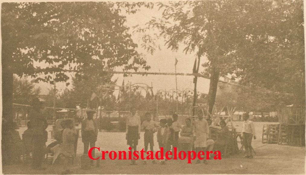 Mañana de Cristos en el Paseo de Colón. Detalle de los arcos centrales del paseo.  Año 1929