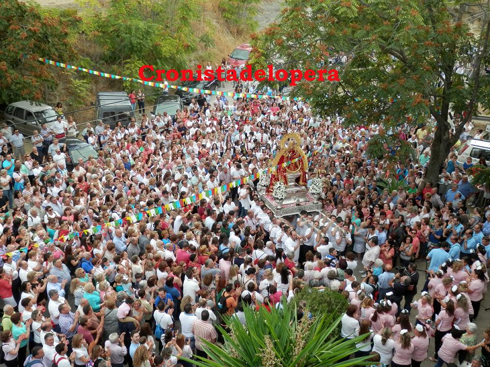 Procesión de la Santísima Virgen de Alharilla Coronada por las calles de Lopera. FOTOS SEGUNDA ENTREGA. Agradecer la gentileza de algunas fotos de Manuel Jalón