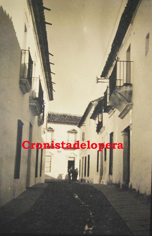 Paseo matinal por el pasado de las calles de Lopera, hoy por la calle Corpus en 1930.