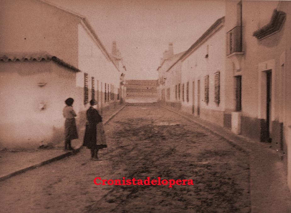 Paseo vespertino por la Calle Francisco Corazón en 1945. Las Casas Nuevas edificadas de nueva planta por Regiones Devastadas
