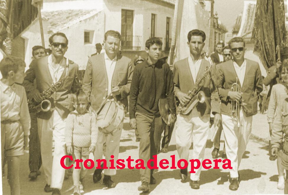 La Orquesta Plata de Lopera en 1953. Entre sus componentes estuvieron Ignacio Hoyo, Pedro Muñoz, Luis Luque, Bartolomé Cabezas, Serafín Quero etc.