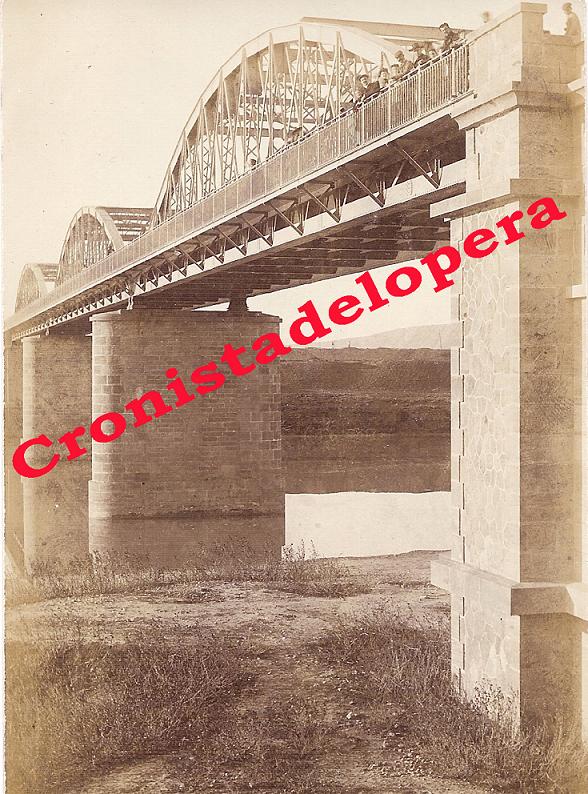 Loperanos en el Puente de los Tres Ojos de Villa del Río en 1929.