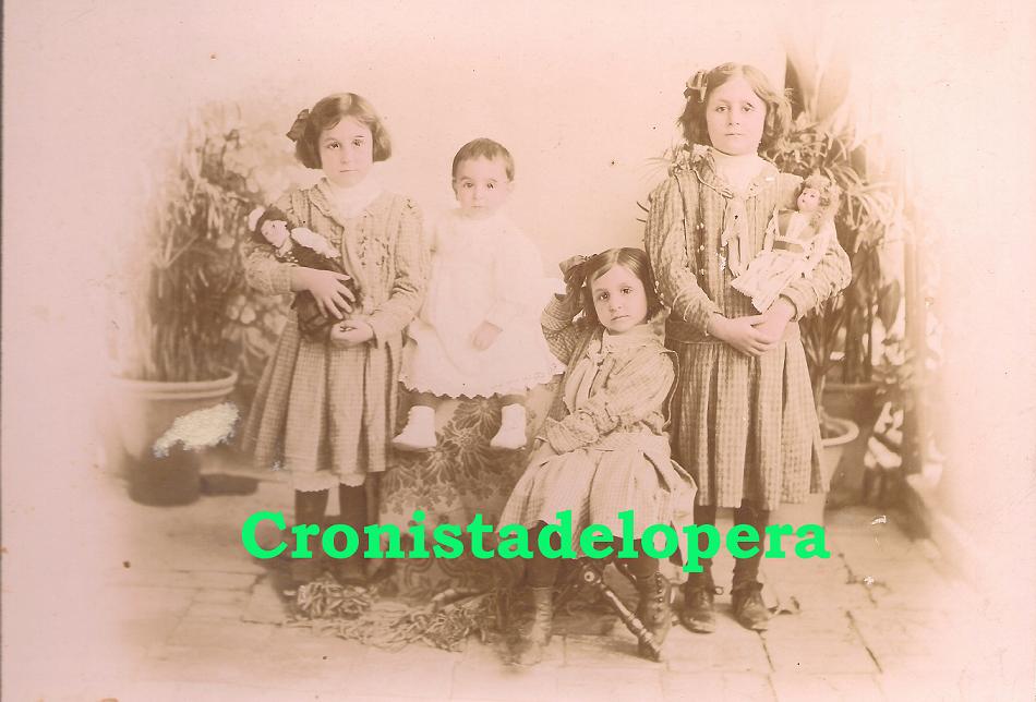 Los Hermanos Navarro Rodríguez en 1910. De izquierda a derecha: Pilar, Antonio, Carmen y Beatriz Navarro Rodríguez.