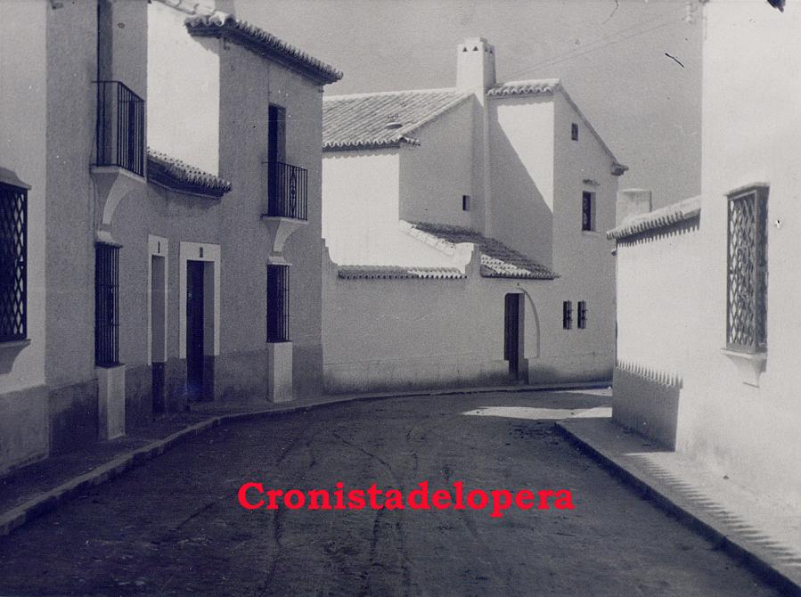 Paseo matinal por la calle Francisco Corazón de Lopera en 1946.