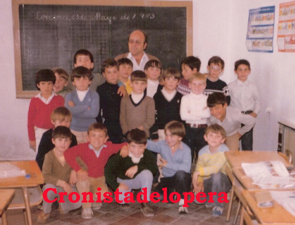 Alumnos del Colegio Miguel de Cervantes con su maestro José Haro Herrador. Curso 1983.