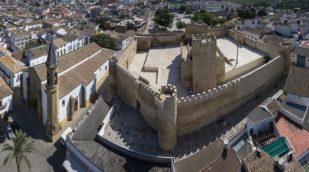 Nueva vista aérea del Castillo de Lopera tras su restauración