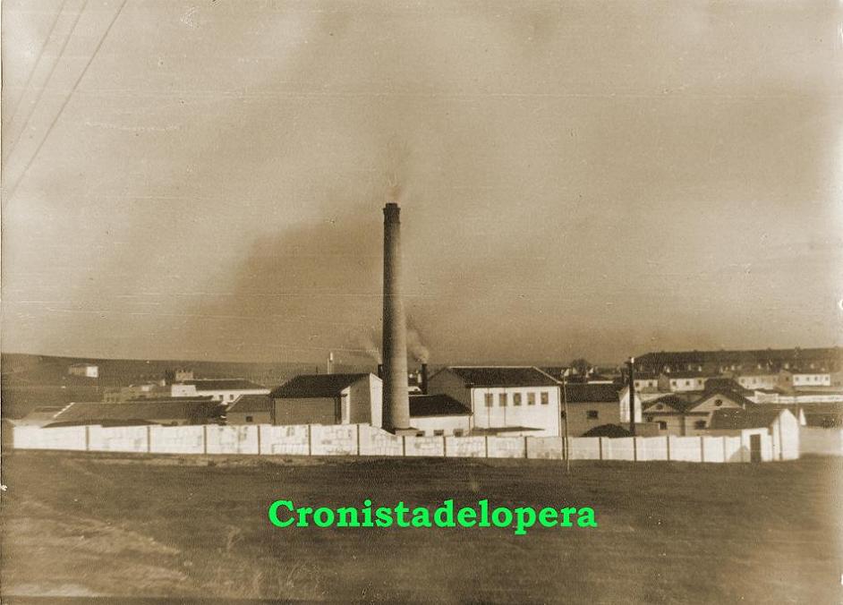 Vista exterior de la Cooperativa Oleícola La Loperana fundada en Lopera el 18 de Octubre de 1943.