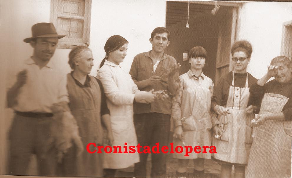 Grupo de loperanos de matanza. Año 1960. Angelillo Sanz, Josefa Teruel, Tere Sanz, Antonio Barbosa, Antonia Lara, Obdulia Delgado.