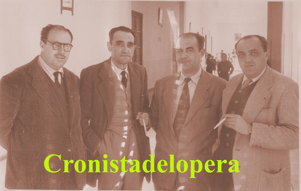 Grupo de Maestros en la Galería del Colegio de Lopera. Lopera 1954. Adolfo Ortega, Luis Gámiz, José Alcalá y Juan García