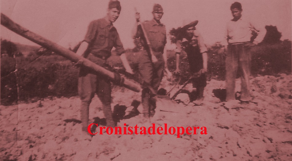 El loperano Antonio Palomo Medina y varios soldados arando en la Hacienda del Terrero en el año 1937