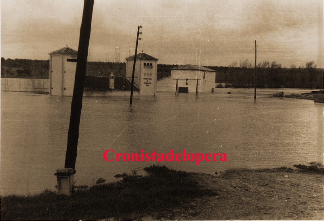 Inundaciones sufridas en las instalaciones de la Comunidad de Regantes Cristo Chico de Lopera por el desbordamiento del río Guadalquivir en 1963 debido a las torrenciales lluvias.