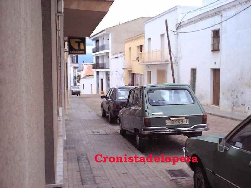 Paseo matinal por la calle García Lorca de Lopera en 1990