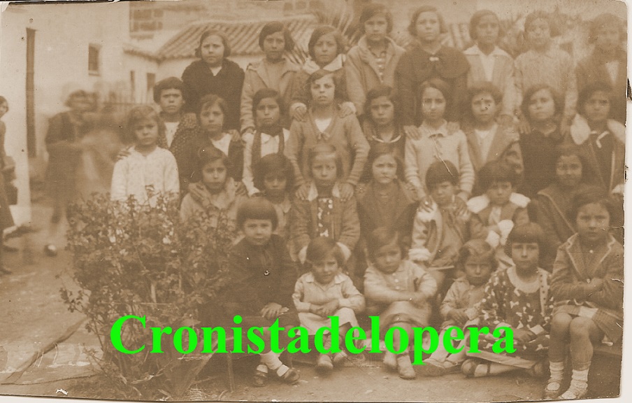 Grupo de Alumnas del Colegio Sagrado Corazón de Jesús de las Hermanas de la Cruz. Lopera 1933