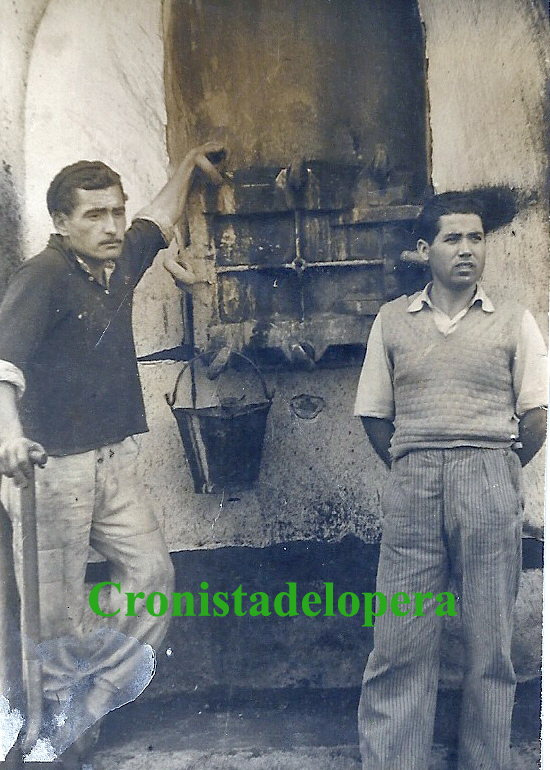Loperanos en la Fábrica de Sulfuro de la Cooperativa La Loperana. Año 1954. Leonardo Romero y Francisco López (El Melli). Foto cortesía de Francisco López