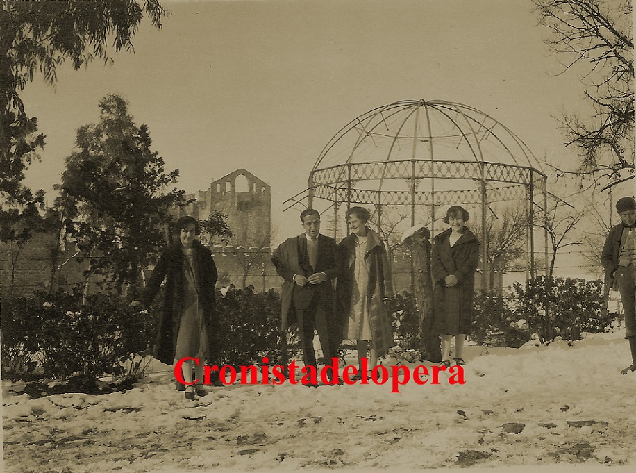 Nevada en Pleno Jardín Municipal de Lopera. Años 30. Familia Espín.