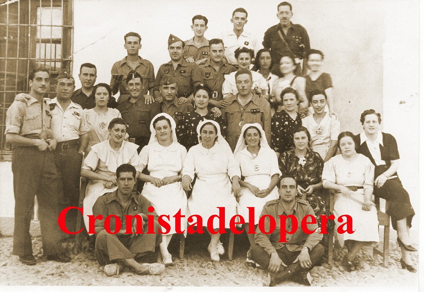 Mandos y grupo de Loperanas de Auxilio Social. Año 1937. Carmen Casado, Clara y Juana Losa, Concepción Relaño, Josefa Navarro, entre otras.