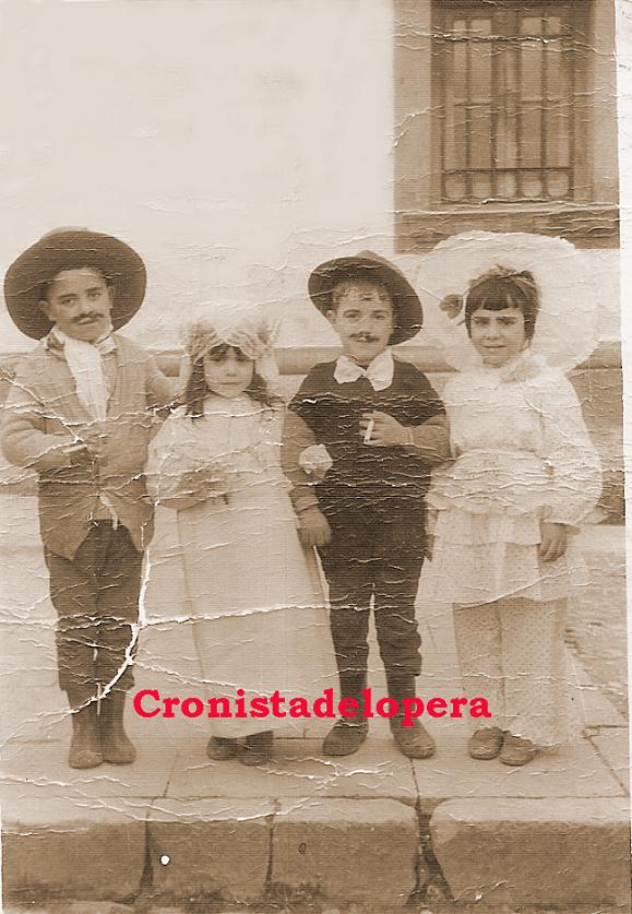 Niños Loperanos disfrazados en el Carnaval de 1963. Antonio Alcalá, Mari Merino, Morales y Beni Merino