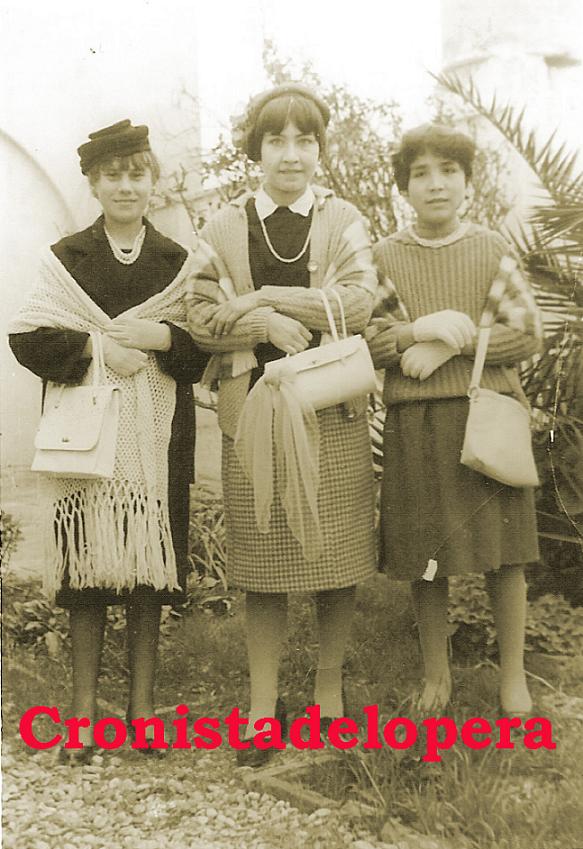 Las loperanas Chari Uceda, Marina Palomo y María Candelario en un Carnaval de los años 60.