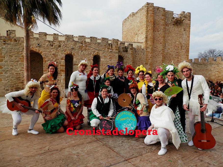 La actuación en el Castillo de la Chirigota Femenina de Lopera "Loca Academia de Posturería" puso la guinda al Carnaval 2015 en Lopera