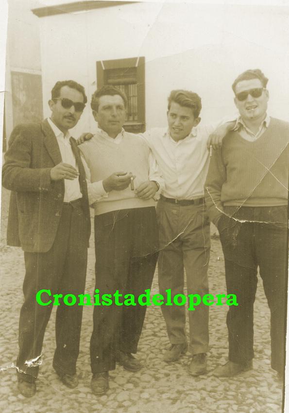 Grupo de amigos de tertulia en la Plaza Vieja de Lopera. Año 1958. Ignacio Hoyo, Sebastián Melero, Rafael Quero y Pedro Muñoz.