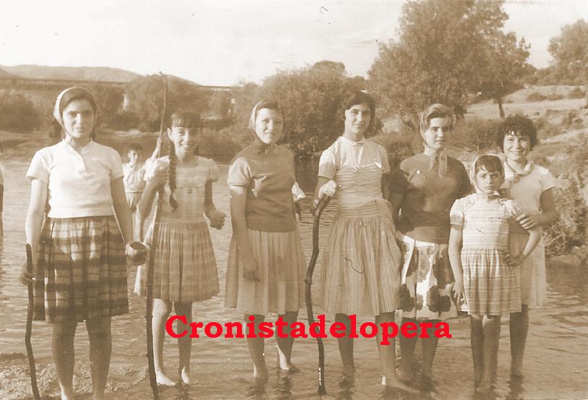 Grupo de loperanas de Excursión en el río Jándula. Año 1958. De izquierda a derecha: Conchi Herrero, Carmen Cobo, Conchi Bellido, Paqui Lara, Margarita Merino entre otras.