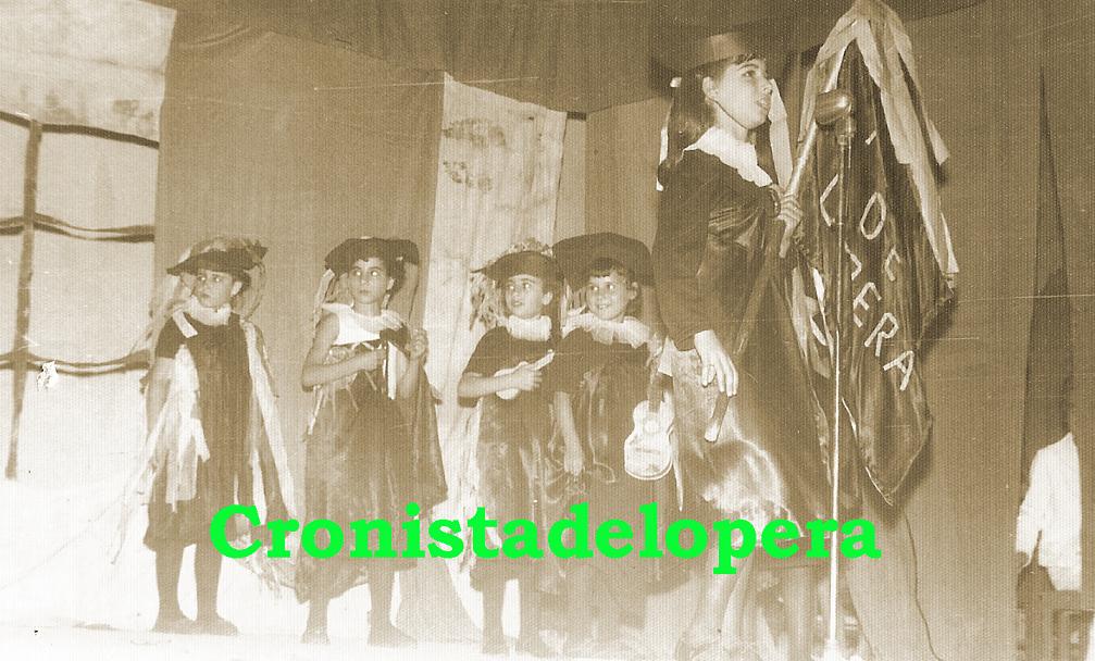 Un recuerdo a la representación del teatro "Ya viene la Estudiantina de Lopera" con Toñi Lara como abanderada. Lopera Cine Cervantes 1966