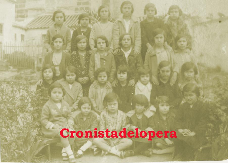 Grupo de Alumnas del Colegio Sagrado Corazón de Jesús de las Hermanas de la Cruz. Lopera 1931