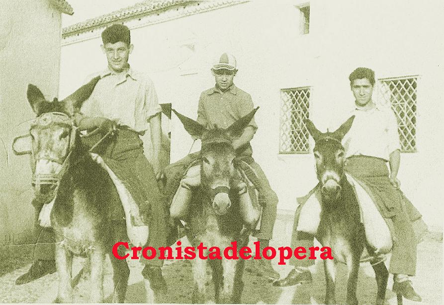 Tres loperanos a lomos de la antigua maquinaria agrícola. Serafín Cruz, Francisco Vallejo y  José Acevedo. Año 1957