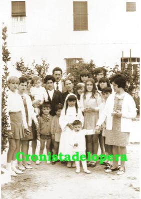 Primera Comunión de la Niña Isabel López Salas. Patio Convento de Jesús. Año 1969