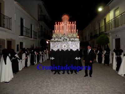 Tradicional procesión de Ntra. Sra. de los Dolores acompañada por numerosos devotos y los sones de la Asociación Musical Pedro Morales