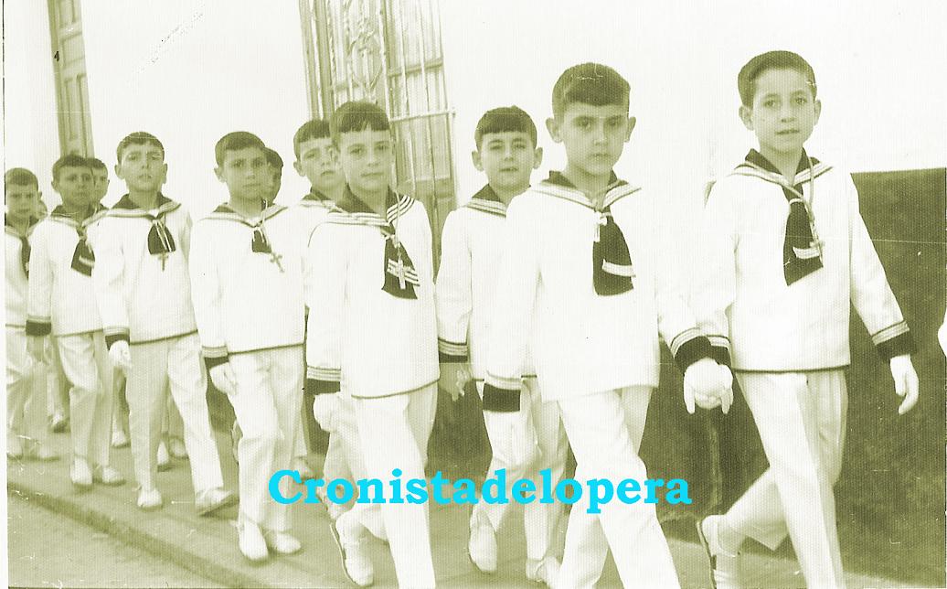 Grupo de niños de Lopera de Primera Comunión. Año 1965